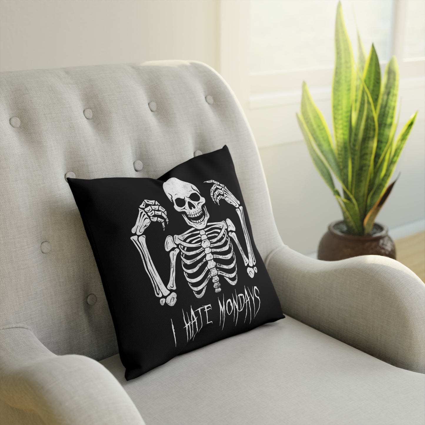 Cushions Skelly Hates Mondays - Frogos Design